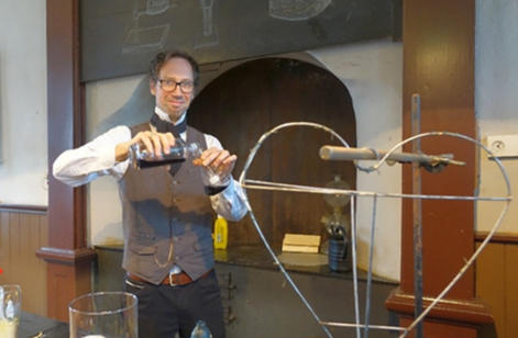 Der kleine Justus auf dem Jahrmarkt